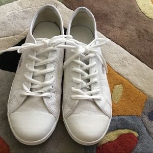Vintage Lacoste Tennis Shoe, size 7.5